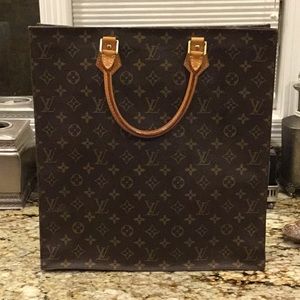 AUTHENTIC LOUIS VUITTON TOTE